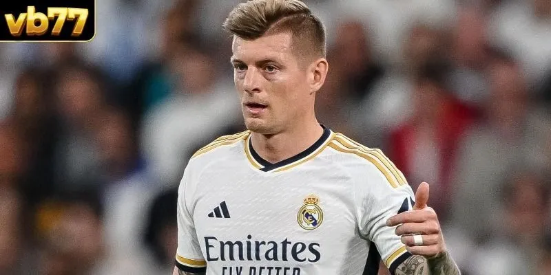 Toni Kroos là số ít cầu thủ giỏi ghi bàn từ phạt góc